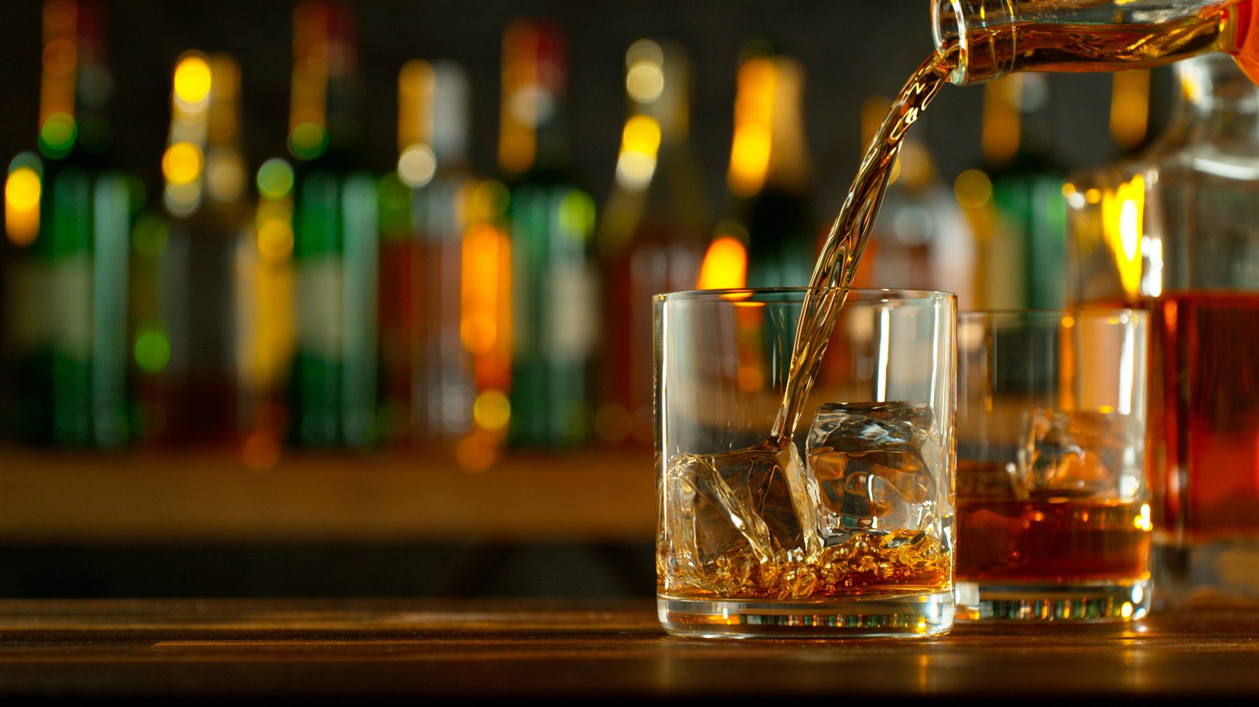 Alcohol pour used to illustrate workplace drinking-pattern timing and safety education